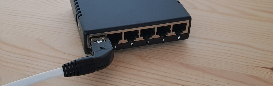 Promotion - abgewinkelte Netzwerkkabel